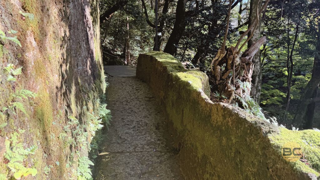 ちょっとしたところも神秘的な魅力がある那谷寺