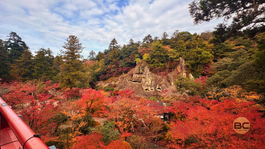 那谷寺の展望台から眺める紅葉の絶景、石川県小松市の人気紅葉スポット